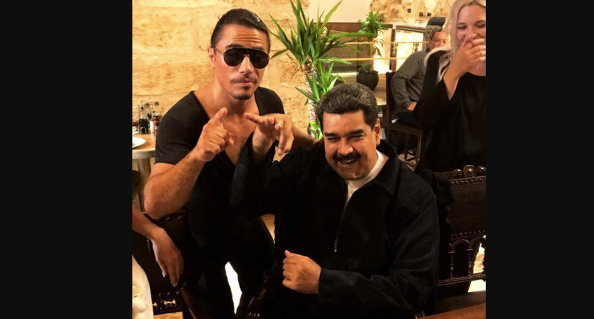 #Video Nicolás Maduro come en restaurante de Salt Bae en medio de crisis venezolana #Video Nicolás Maduro come en restaurante de Salt Bae en medio de crisis venezolana