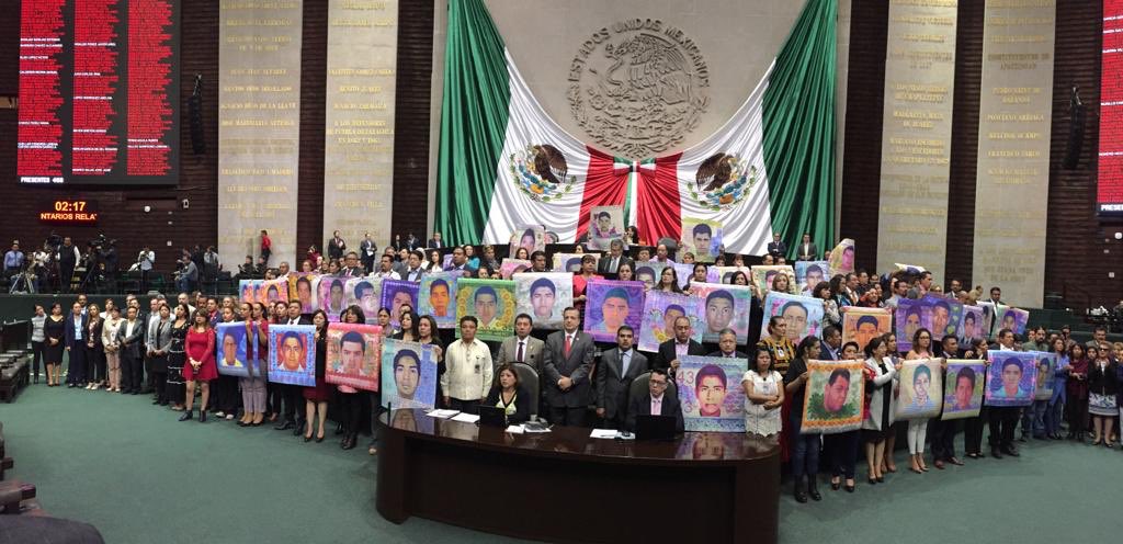 Diputados de Morena exigen reabrir investigación sobre los 43 - normalistas-ayotzinapa-diputados-morena