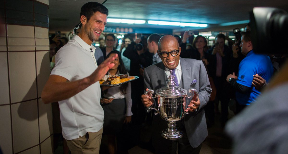 Novak Djokovic reparte donas en el Metro de NY tras ganar el US Open