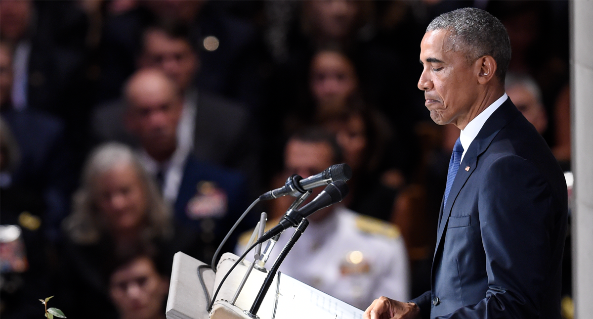 Ex presidentes de EE.UU. rinden tributo a McCain sin Trump