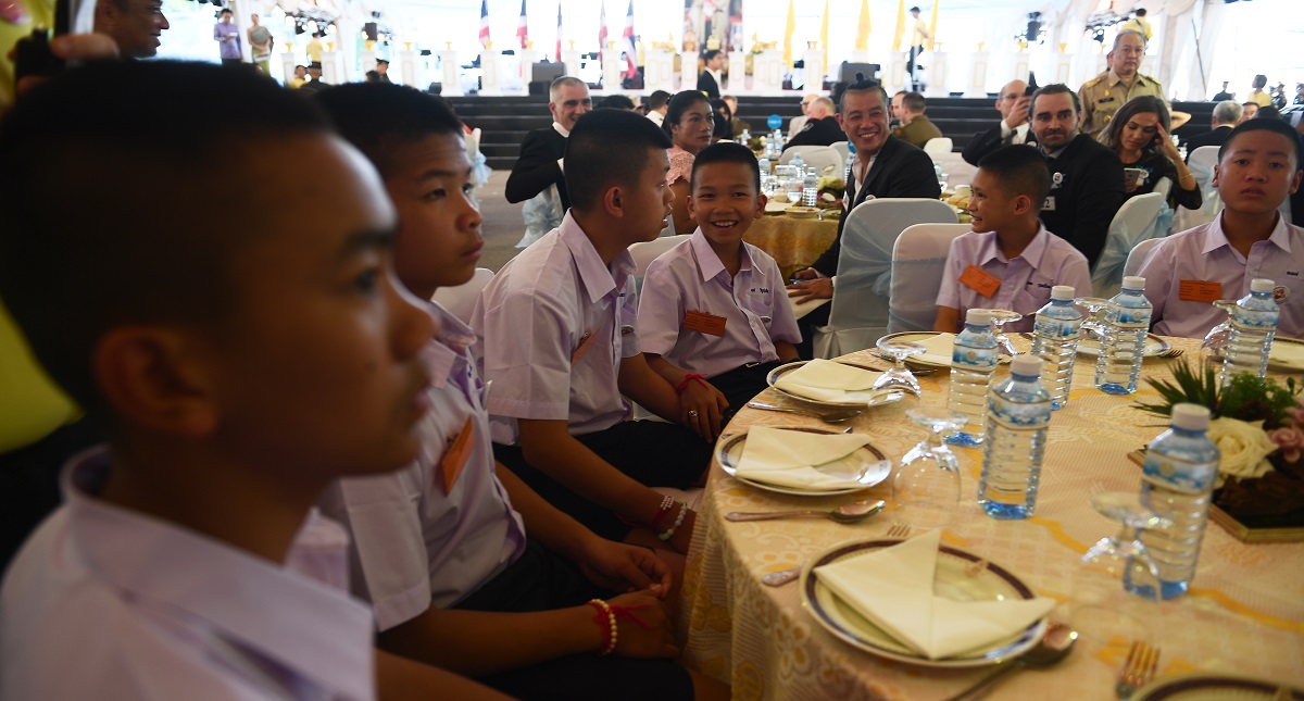 Ofrecen cena de lujo en Tailandia por rescate de niños en cueva - ofrecen-cena-de-lujo-en-tailandia-por-rescate-de-ninos