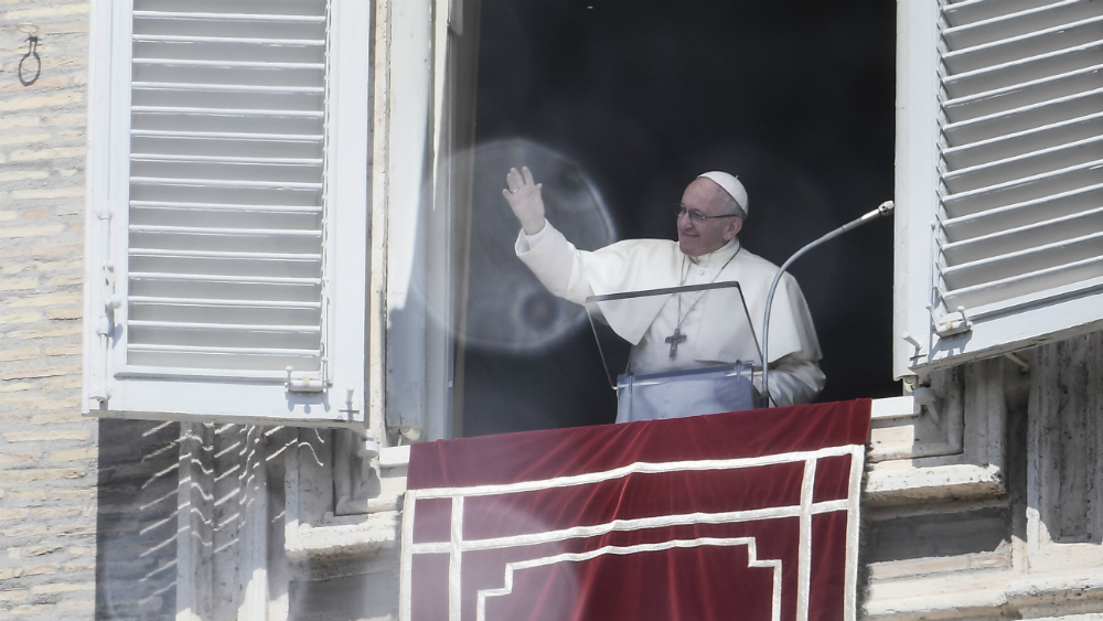 Papa Francisco pide defender los océanos ante la amenaza de los plásticos