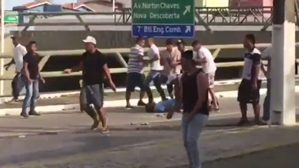 #Video Pelea entre aficionados previo a partido de futbol en Brasil