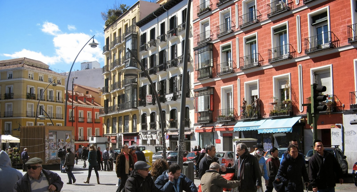 La Roma uno de los 50 barrios del mundo para conocer - plaza-tirso-en-embajadores-espana