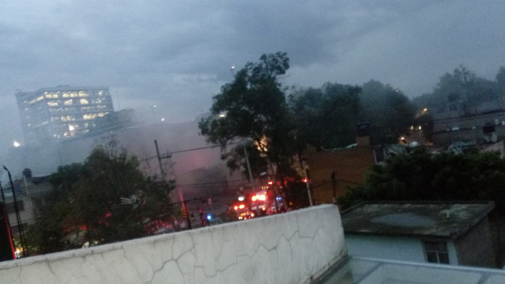 Controlado el incendio en plaza comercial en Iztapalapa - plaza-zentralia-incendio