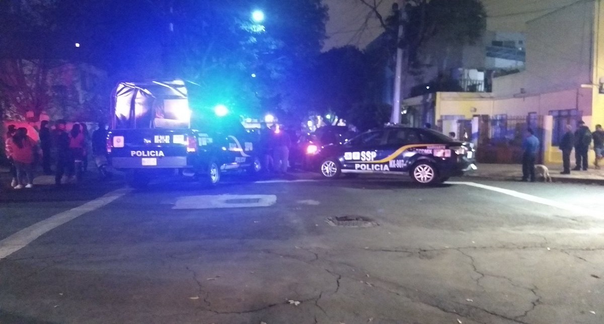 Asesinan a dos personas y hieren a otra en la Ciudad de México