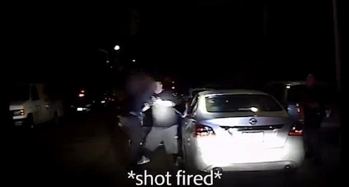 #Video Policía deja grave a conductor que disparó a oficiales
