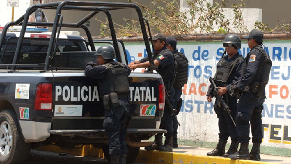 Hallan cadáveres embolsados dentro de camioneta en Guerrero - policia-guerrero
