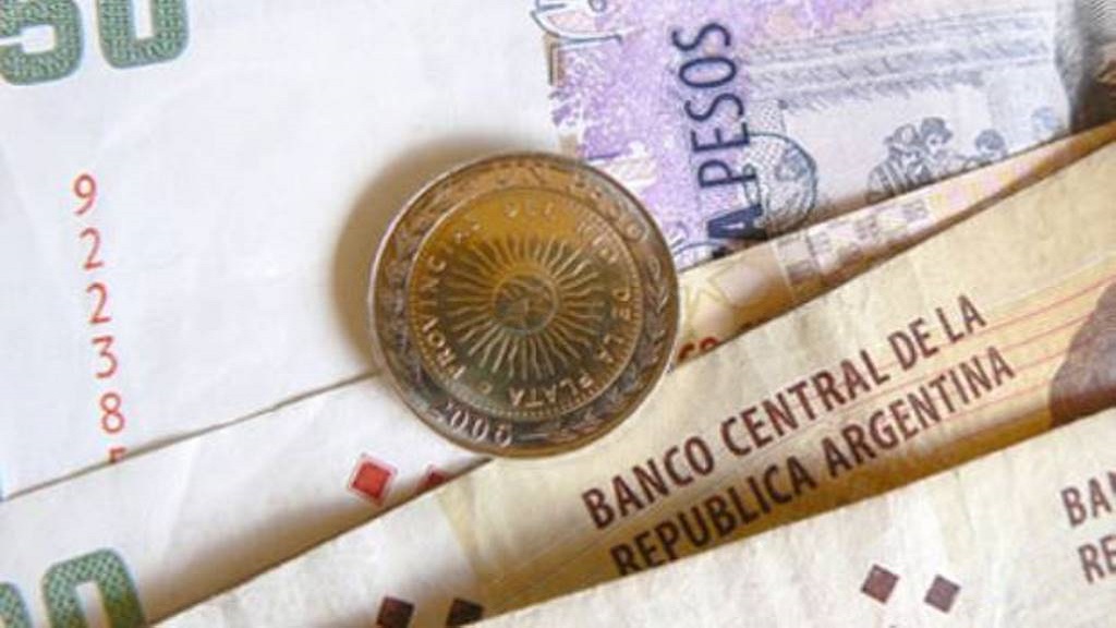 Estiman colapso de economía y dólar a 40.10 pesos en Argentina Estiman colapso de economía y dólar a 40.10 pesos en Argentina