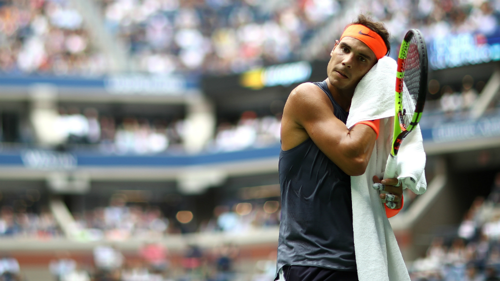 Djokovic será número 1 del mundo tras baja de Nadal en París - rafael-nadal-toalla