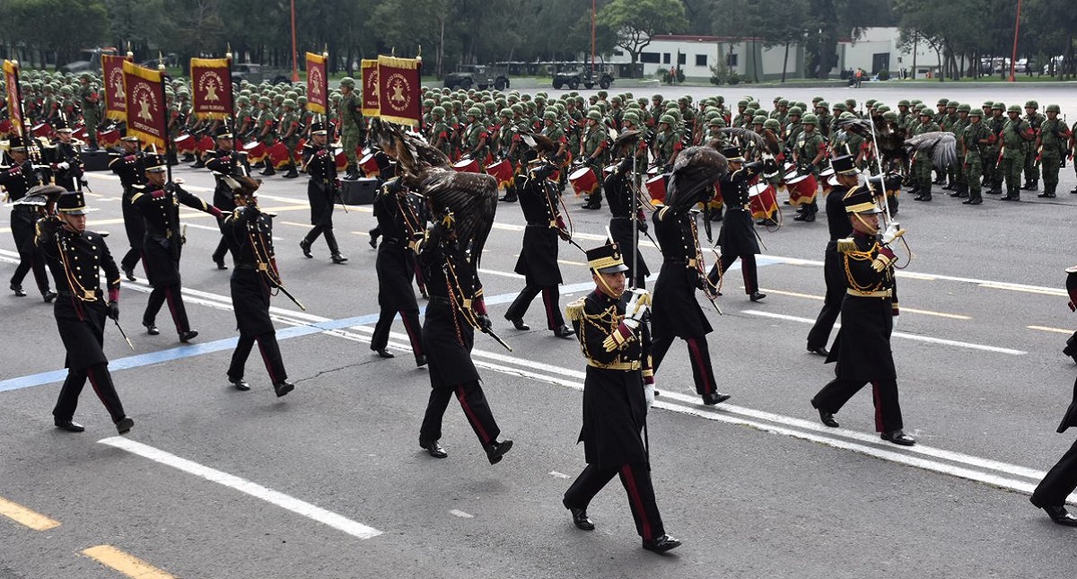 Cerradas diversas vialidades por desfile militar