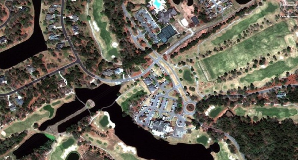 Imágenes satelitales muestran daños de Florence en Carolina del Norte - river-landing-country-club-antes
