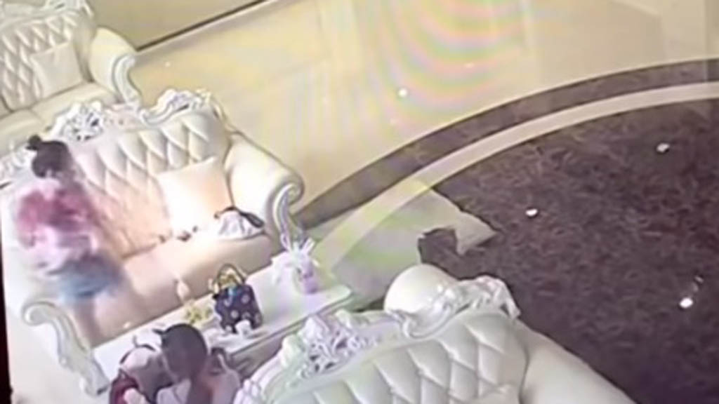 #Video Samsung explota a lado de mujer con bebé en brazos