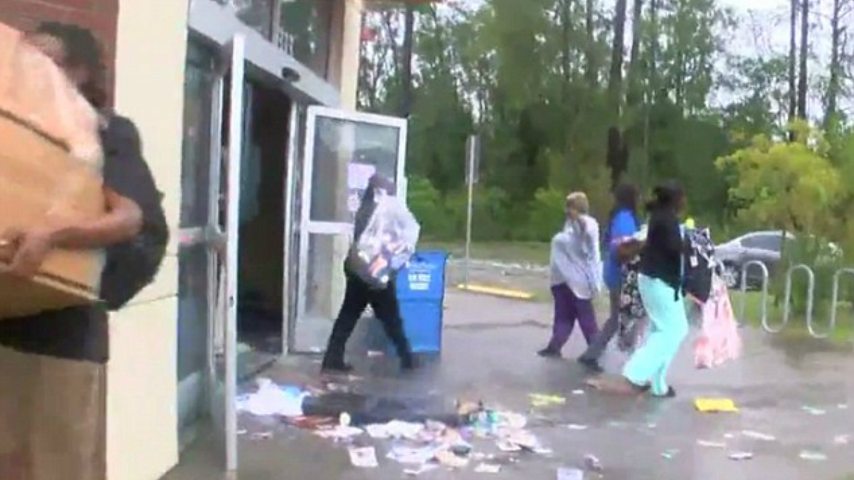 Detienen a cinco personas por saqueo de tienda en Carolina del Norte