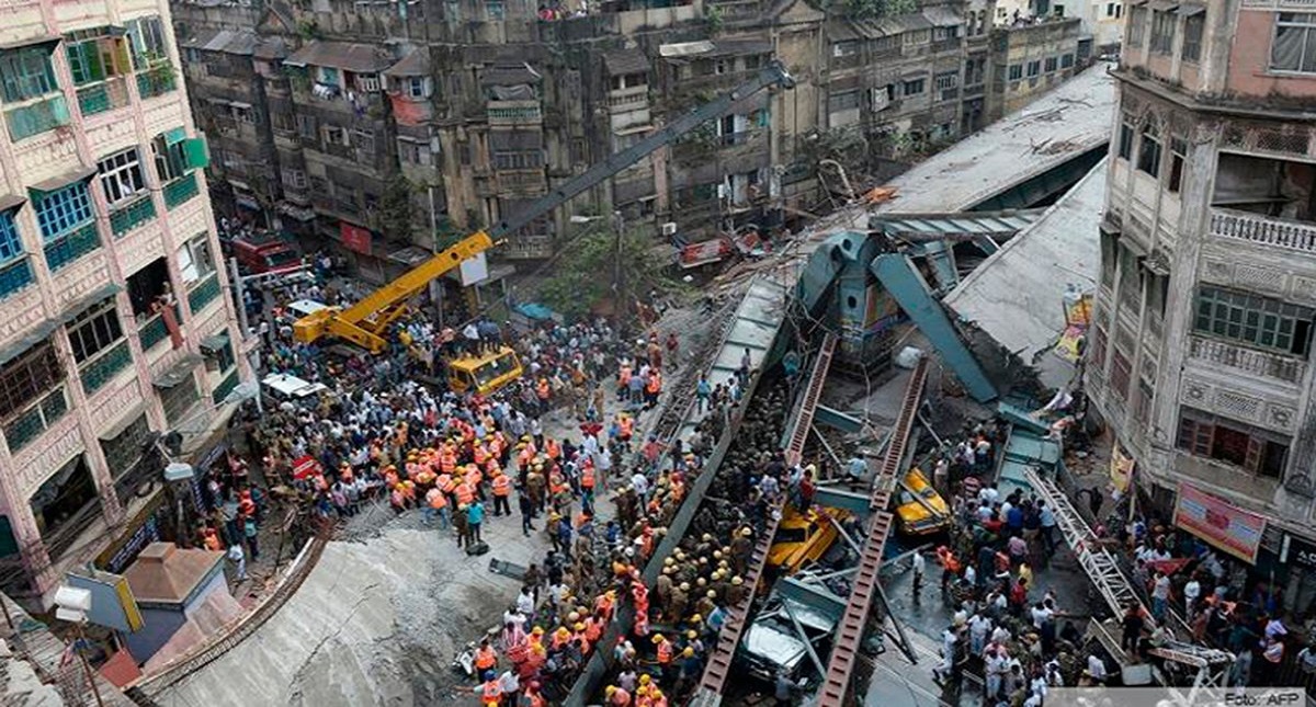 #Video Se desploma puente vehicular en India - se-desploma-puente-vehicular-en-calcuta-india-1