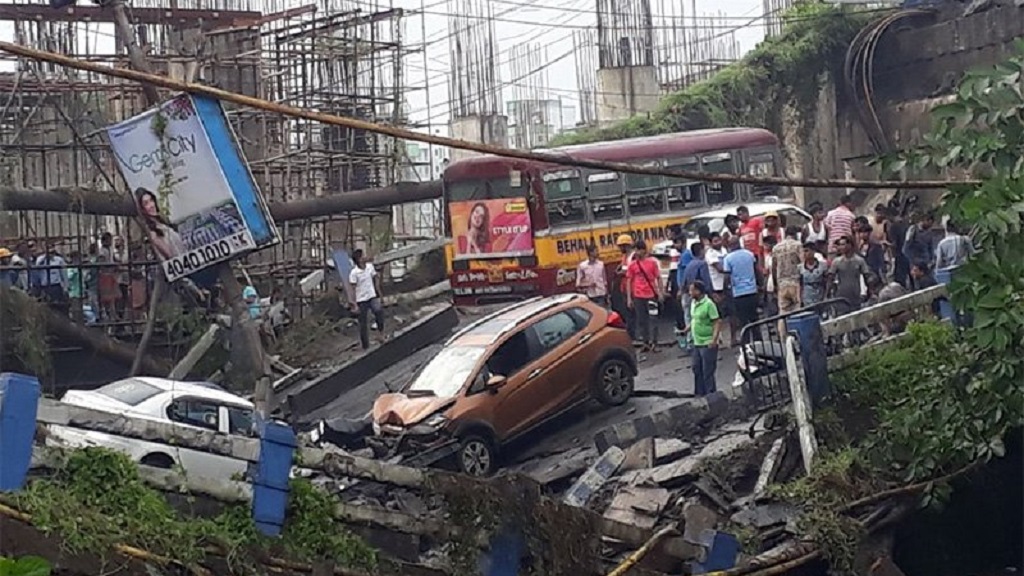 #Video Se desploma puente vehicular en India - se-desploma-puente-vehicular-en-calcuta-india