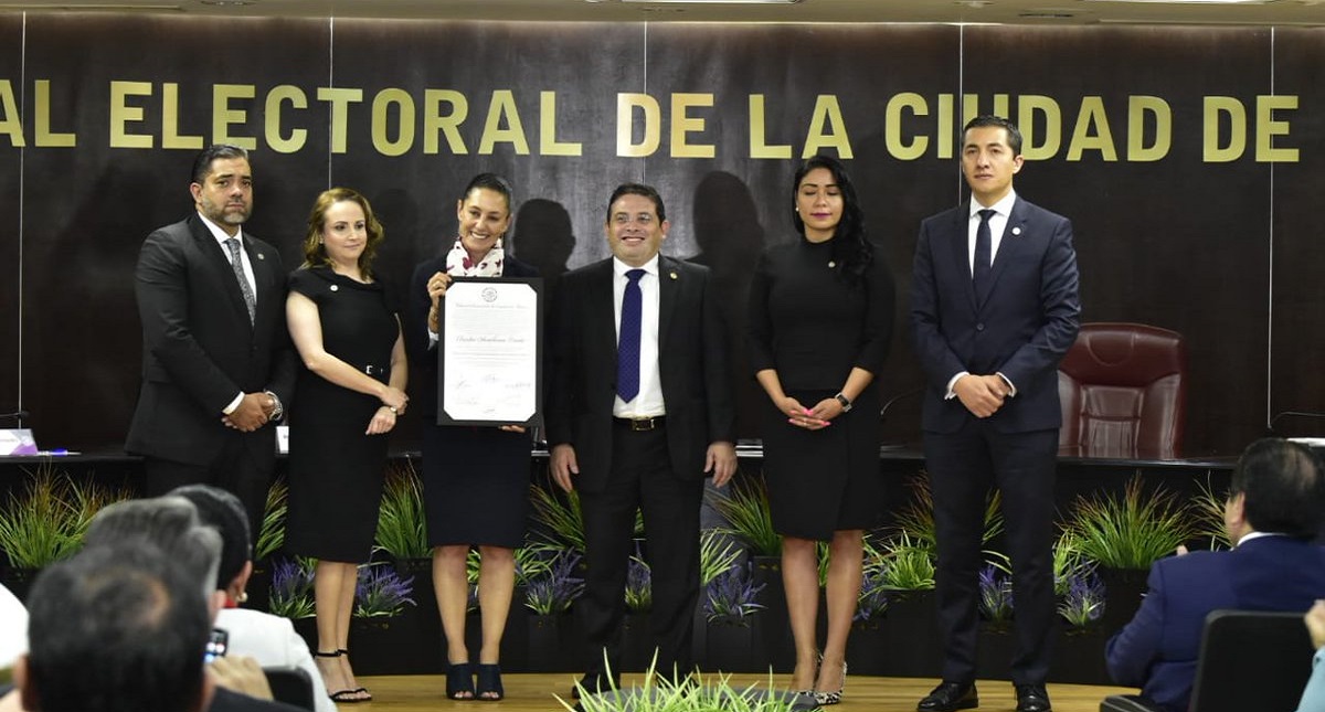 Sheinbaum recibe constancia como jefa de Gobierno de la CDMX Sheinbaum recibe constancia como jefa de Gobierno de la CDMX