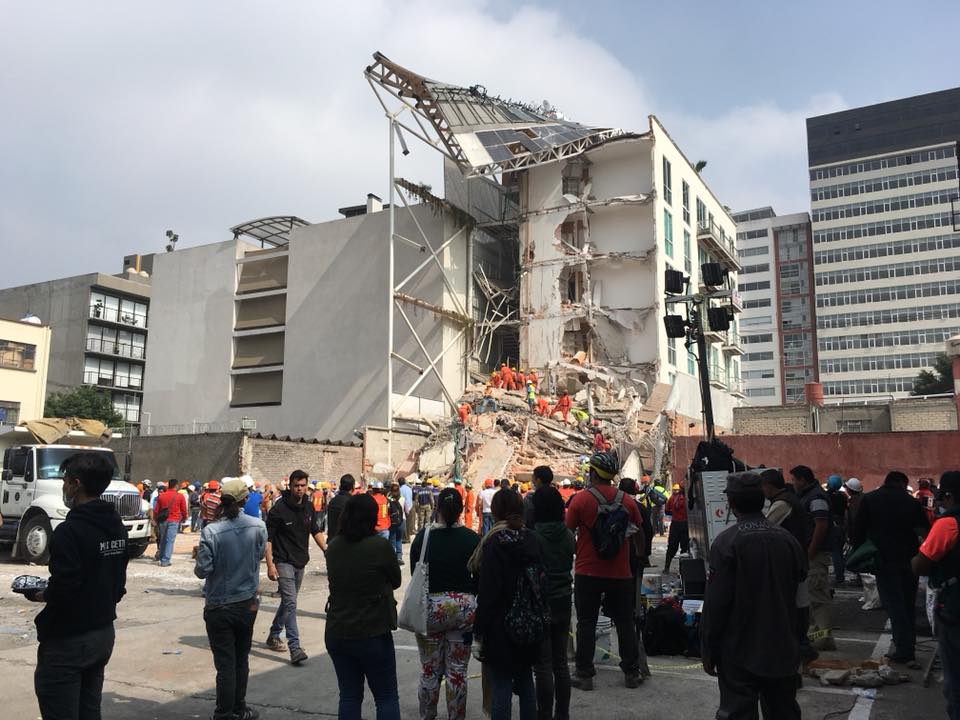 Recordarán a víctimas de sismos con minuto de silencio y puño en alto - sismo19s3