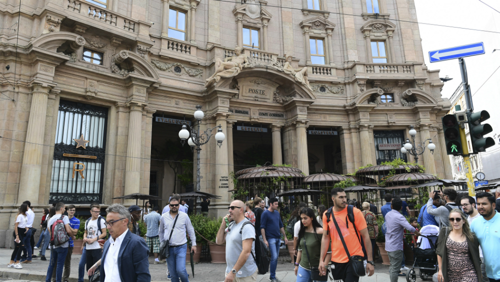 Starbucks abre su primera cafetería en Italia - starbucks-italia-milan