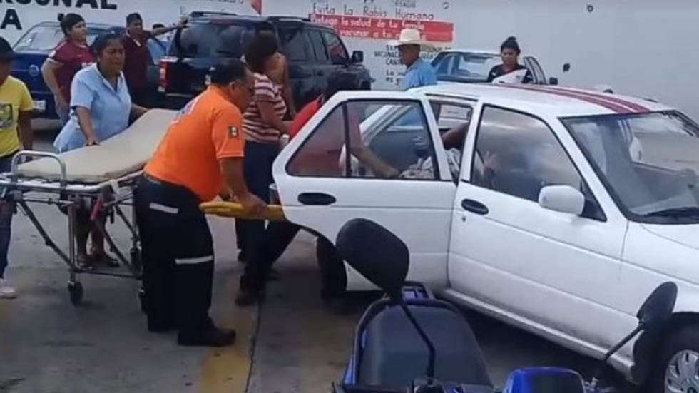 Mujer da a luz a bordo de un taxi frente a hospital en Tabasco