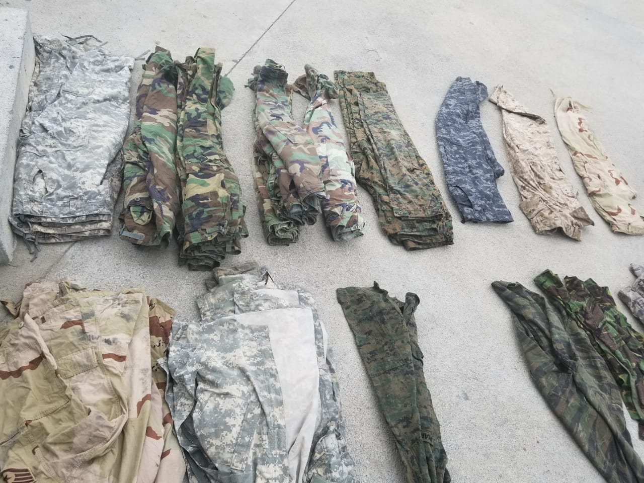 Sedena asegura armas largas, cartuchos y cargadores en Tamaulipas - tamulipas-decomiso-armas-cargadores-uniformes-4