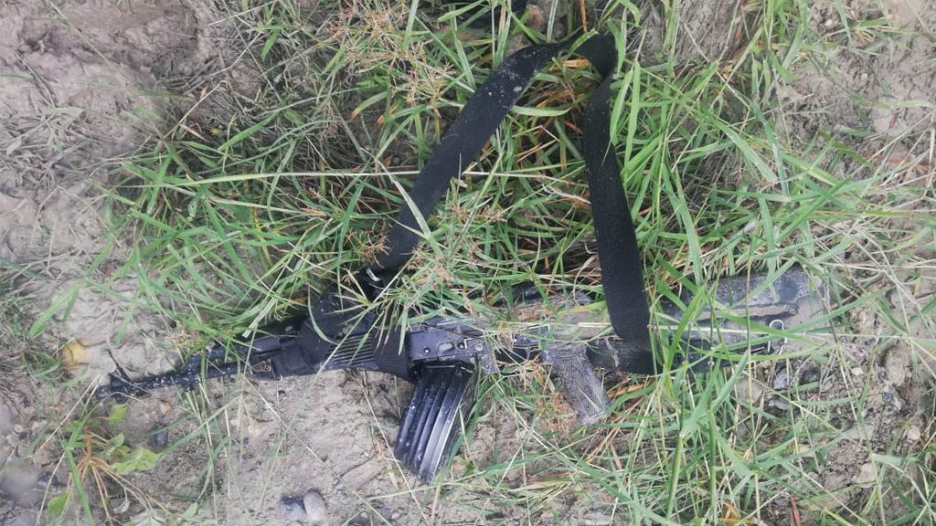 Sedena asegura armas largas, cartuchos y cargadores en Tamaulipas - tamulipas-decomiso-armas-cargadores-uniformes-5