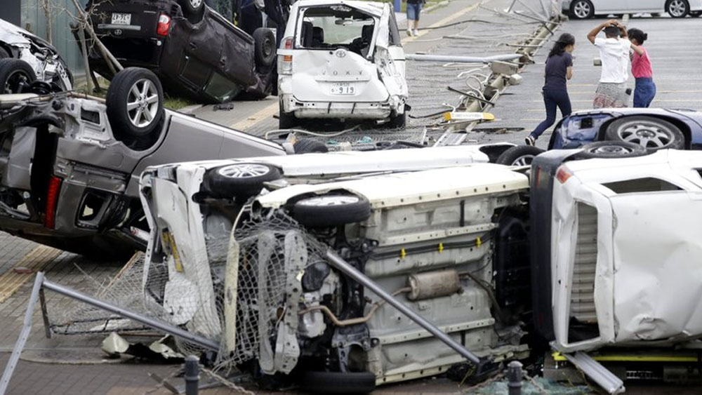 #Video Tifón deja al menos seis muertos en Japón