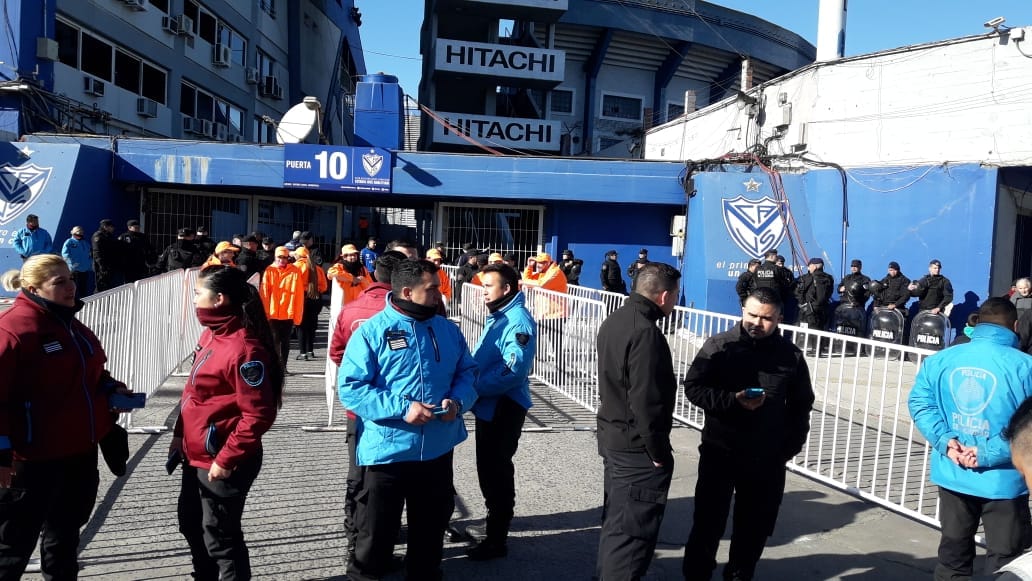 Estadios en Argentina se han convertido en bases de criminales - tribuna-segura-argentina2