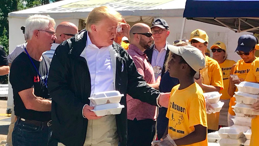 Trump recorre Carolina del Norte tras huracán Florence