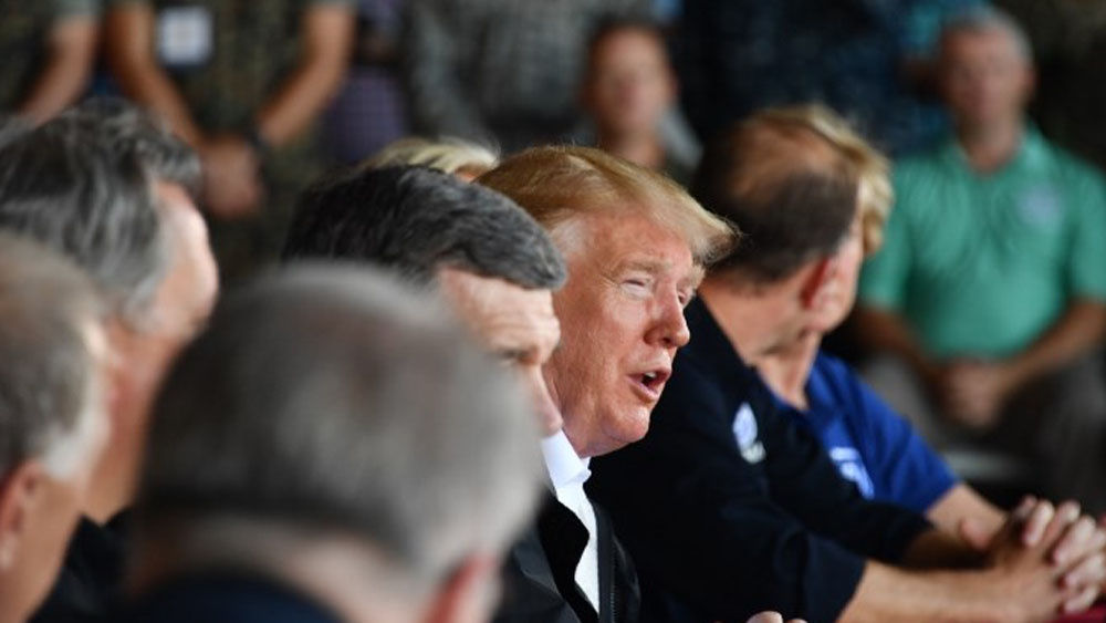 Trump recorre Carolina del Norte tras huracán Florence - trump-carolinas