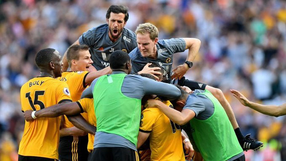 Wolverhampton de Jiménez se impone al West Ham de Chicharito