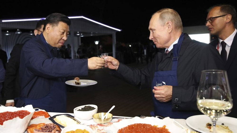 Putin y Xi Jinping comparten vodka en Rusia