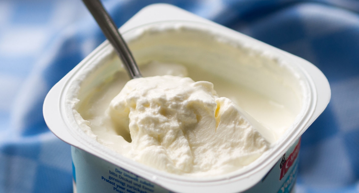 ¿Es dañino comerse un yogur después de la fecha de consumo preferente?