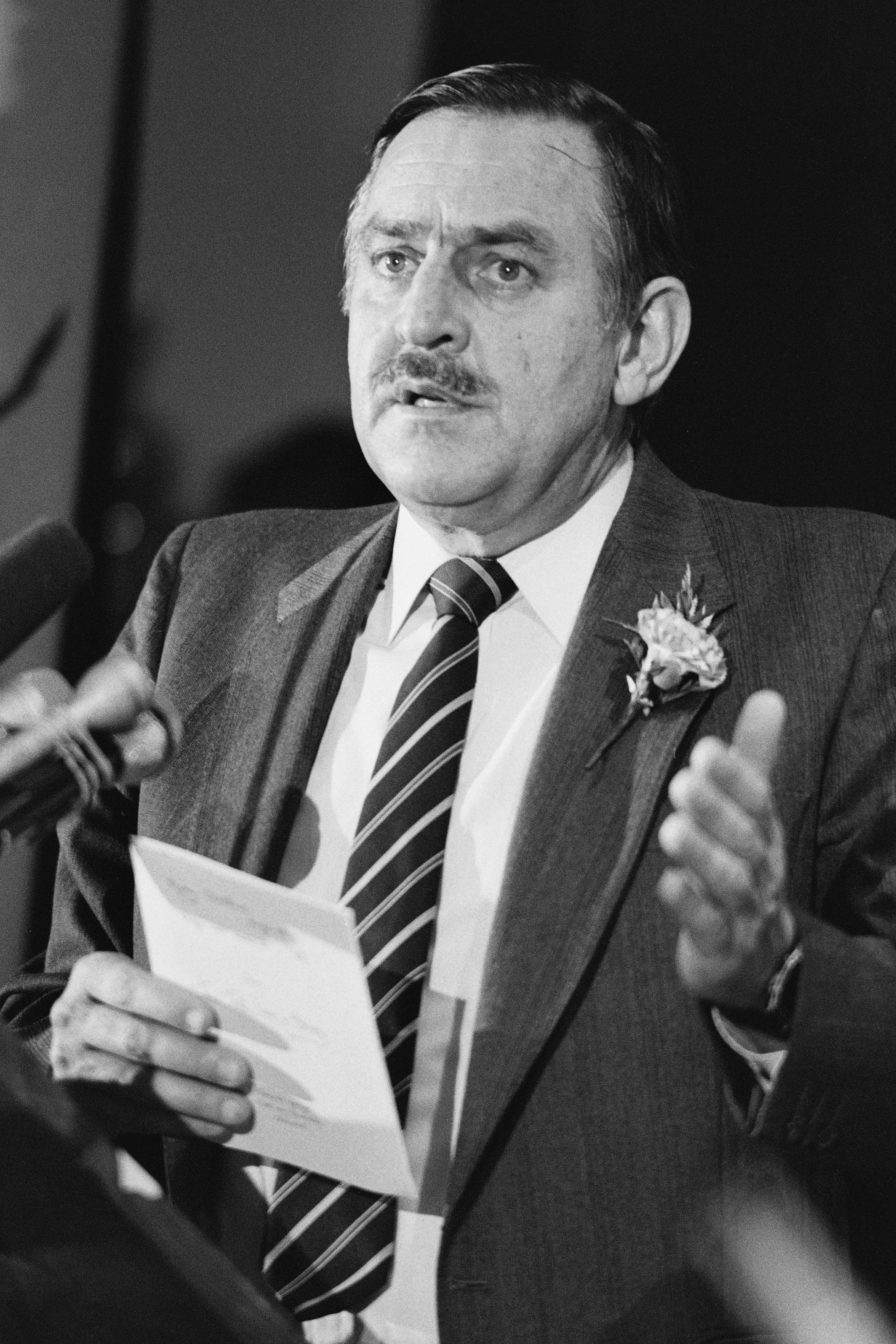 Muere Pik Botha, figura del apartheid en Sudáfrica - 000-19z0fs