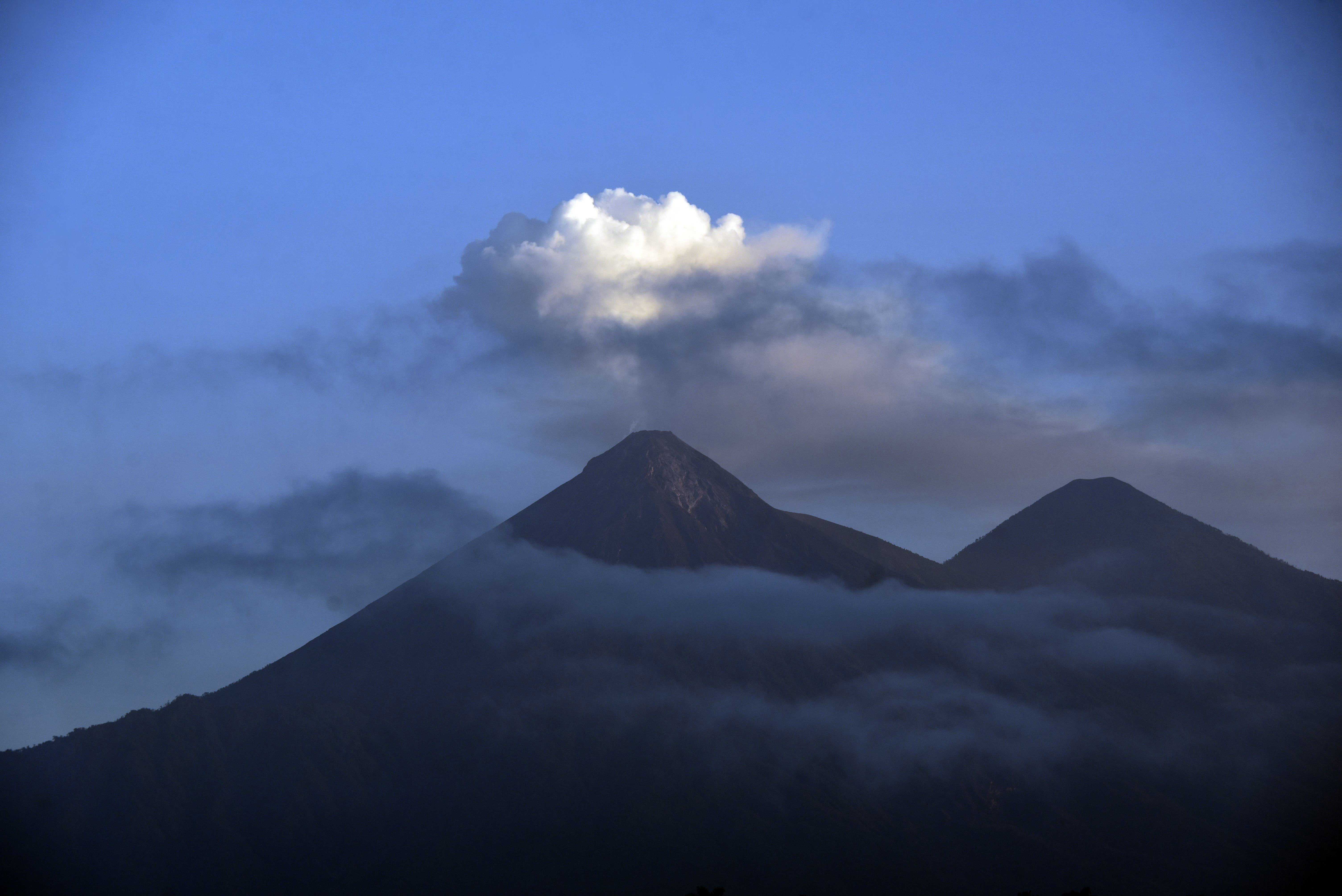 Volcán de Fuego en Guatemala entra de nuevo en fase de erupción - 000-19z3ja