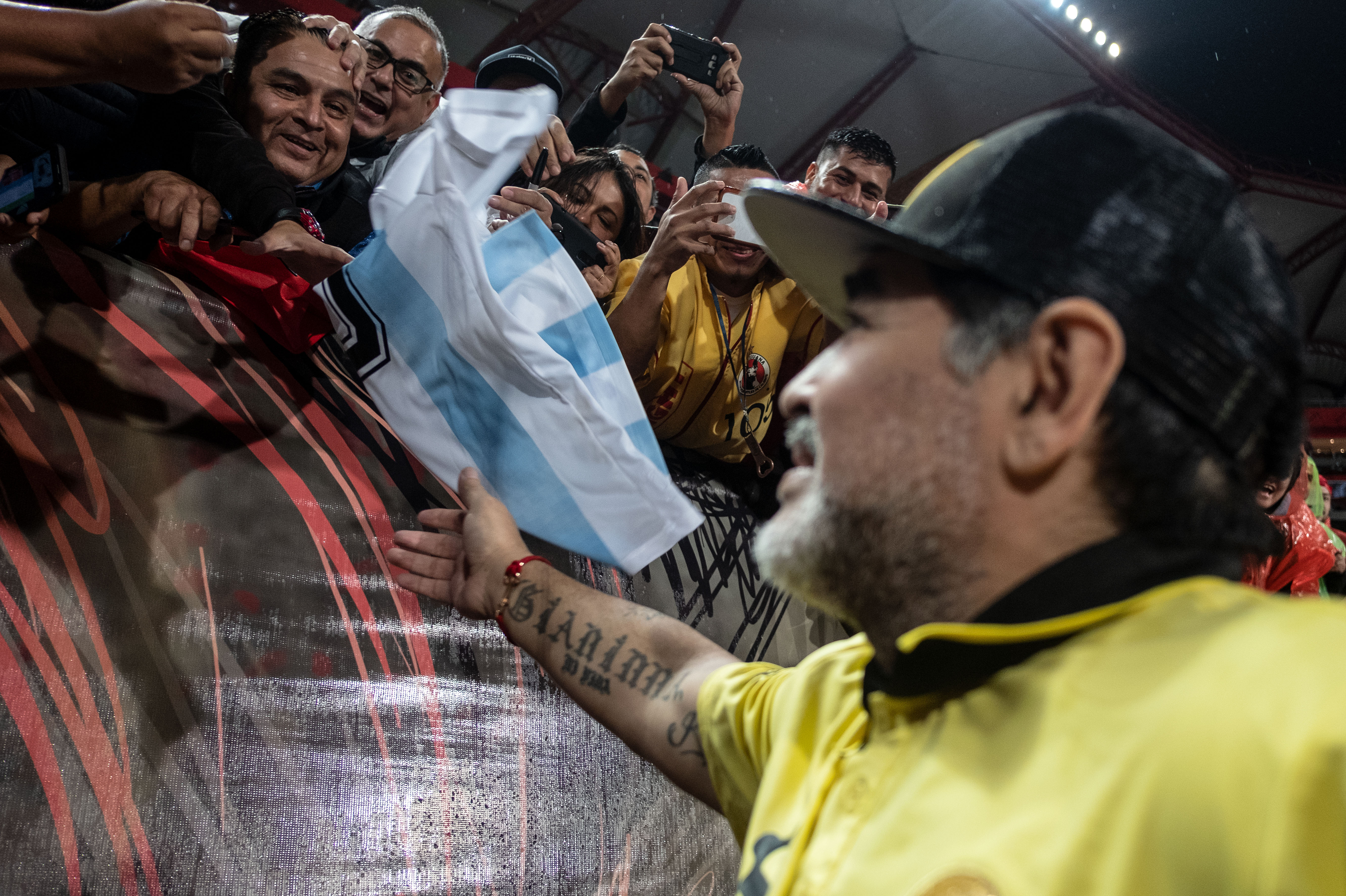 Maradona critica a Messi y se postula para dirigir al Tri - 000-19z78h