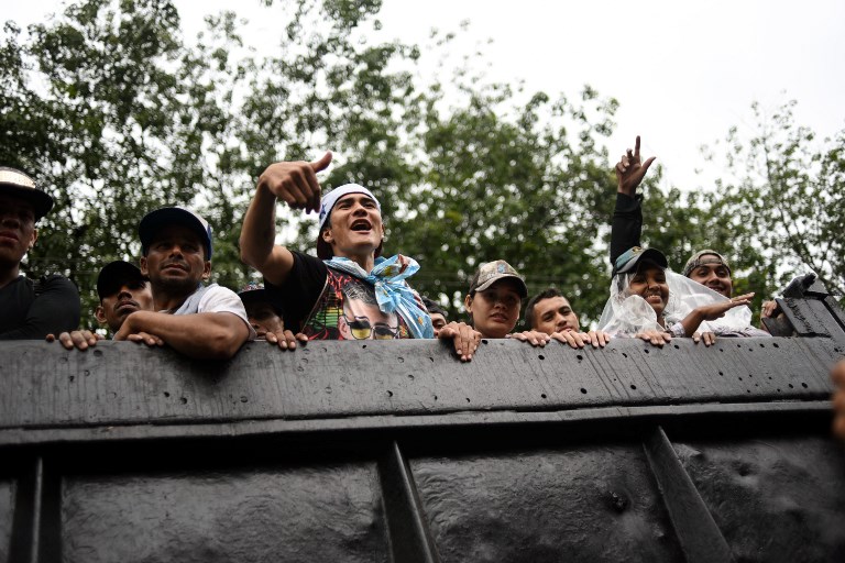 Migrantes se reagrupan en frontera de Guatemala con México - 000-1a49dz