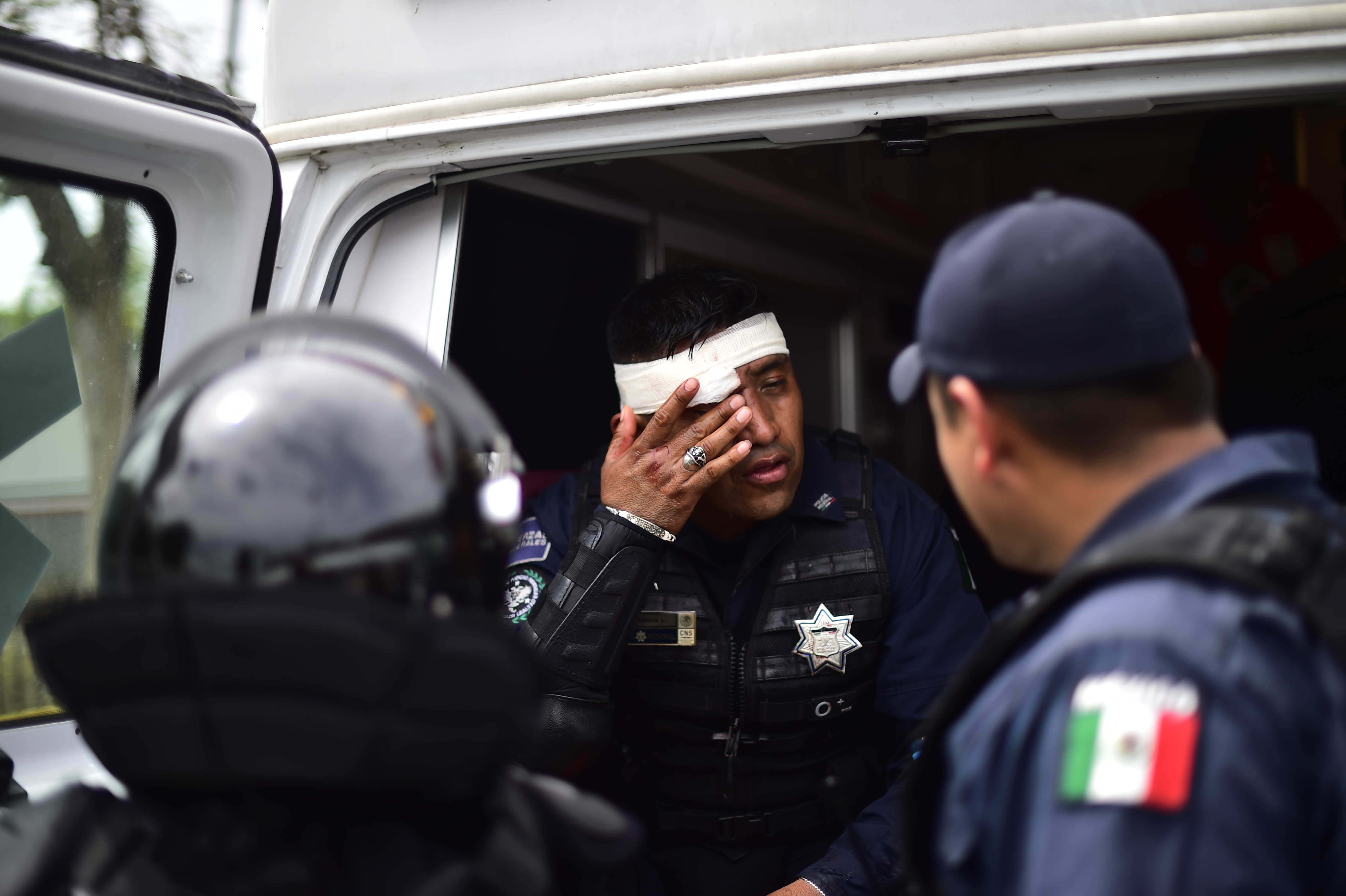 Policía Federal evita ingreso violento a México a migrantes - 000-1a56qw