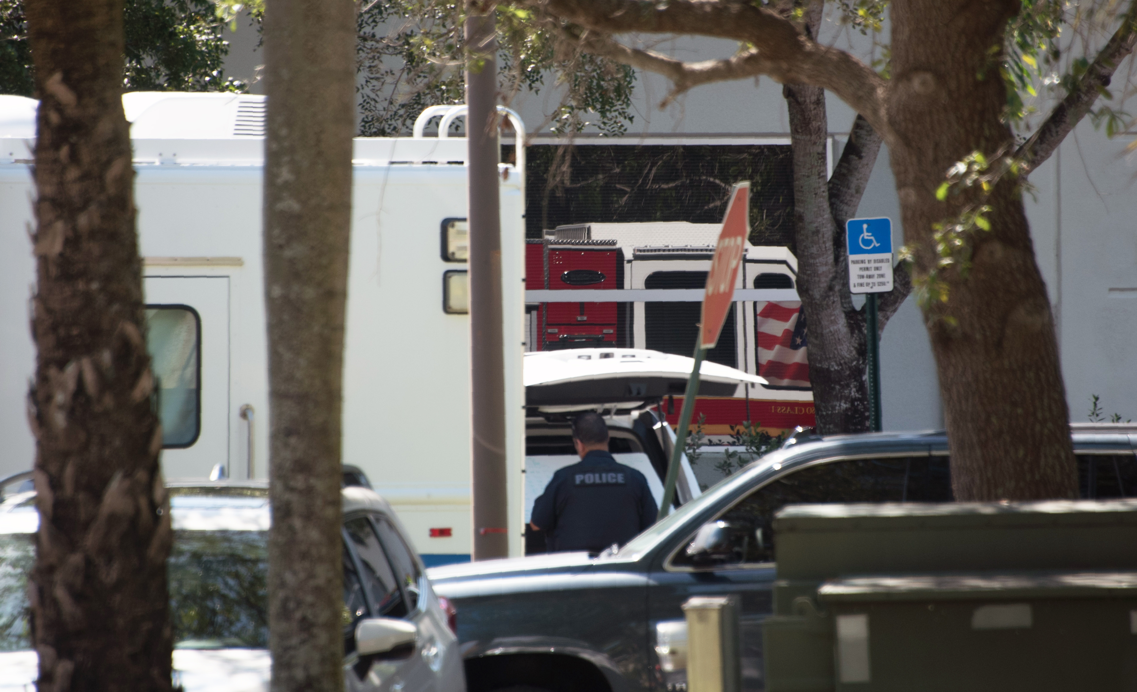 EE.UU. vive tiempos difíciles: Hillary Clinton tras amenaza de bomba - 000-1aa0o1-1