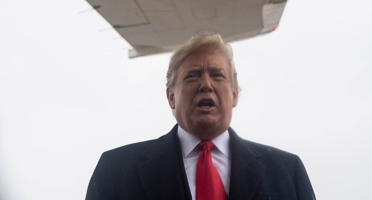 Discursos de Trump van del odio a la unión tras bombas y caso Pittsburgh