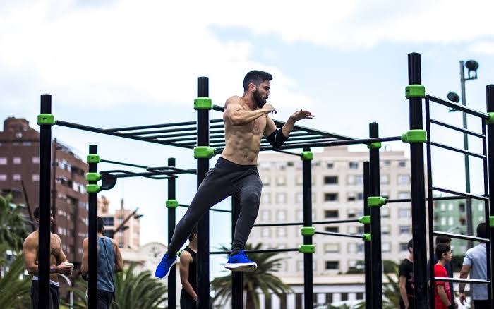 Desarrolla tu agilidad y fuerza física con calistenia - 3-1