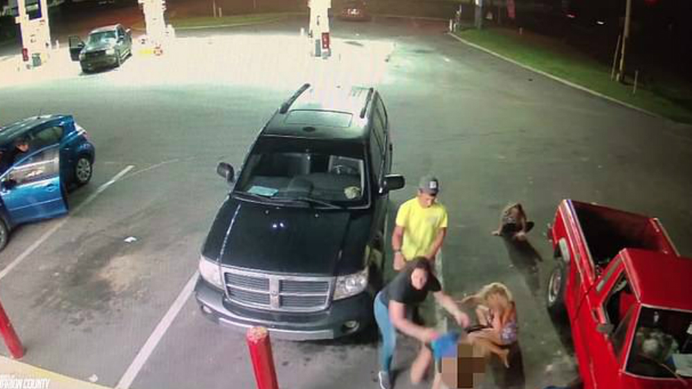 #Video Pareja golpea a 4 personas en Florida, entre ellas una niña de 11 años