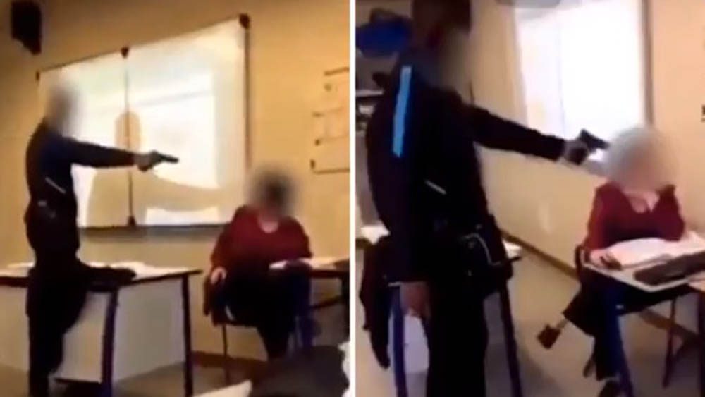 #Video Estudiante apunta con pistola a maestra durante clase