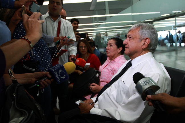 Consulta sobre NAIM no es una decisión cupular: López Obrador - amlo-aicm1