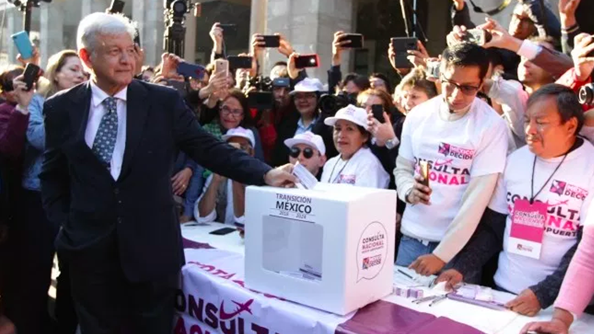 López Obrador votó en blanco en consulta sobre el NAIM