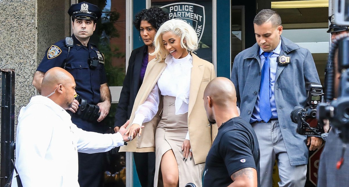 Arrestan a Cardi B por pelea en club de striptease