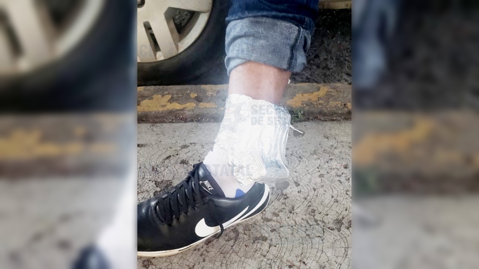 Tapa su brazalete electrónico con aluminio para asaltar en Ecatepec - asaltante-ecatepec-brazalete-electronico-2