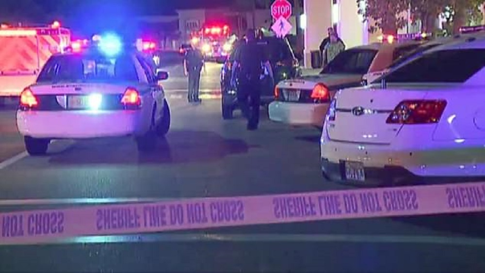 Asesinan a padre e hijo en centro comercial de Florida