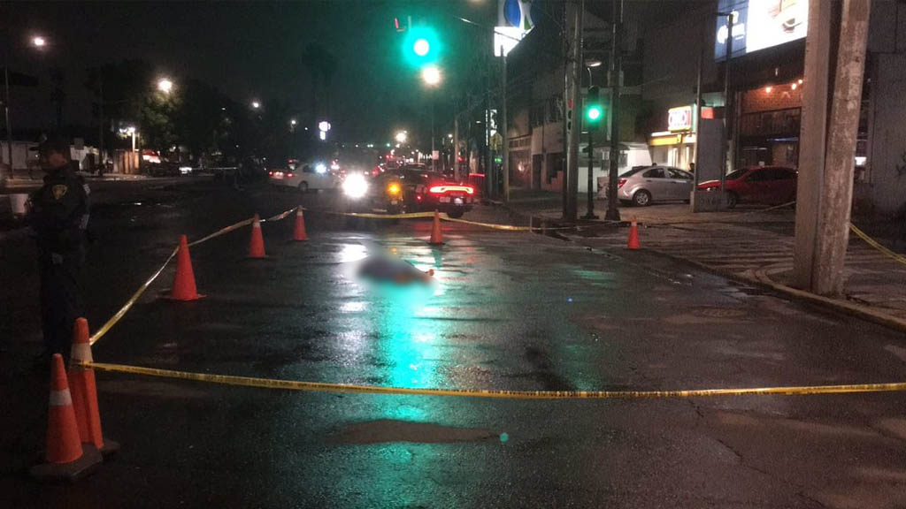 Conductor huye tras arrollar a hombre en Canal de Miramontes