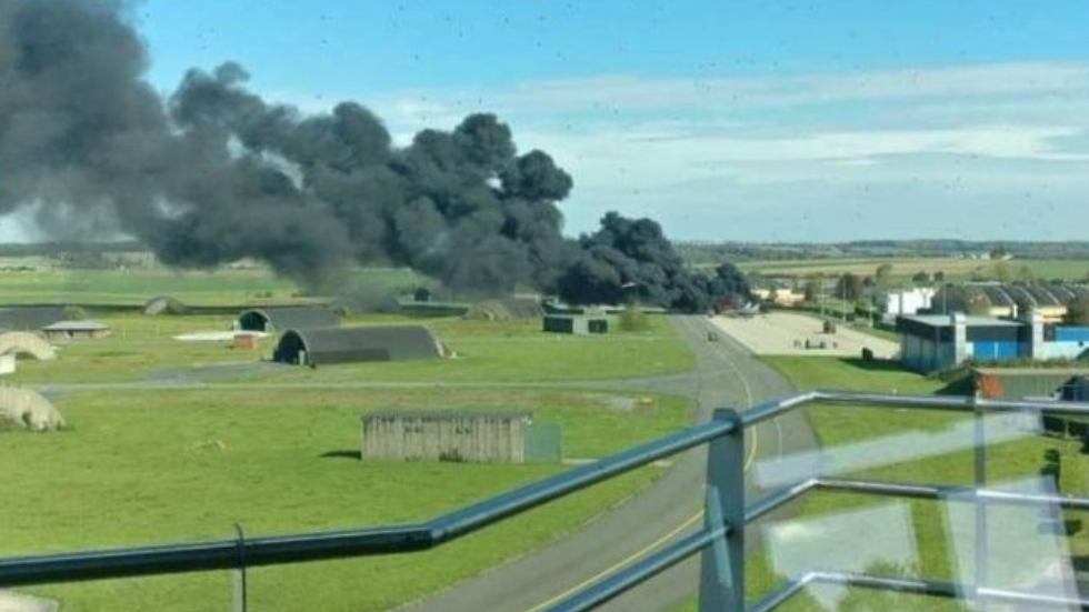 Técnico dispara accidentalmente cañón de F-16 e incendia otro avión - avion-f-16-belga-incendio-disparo-3